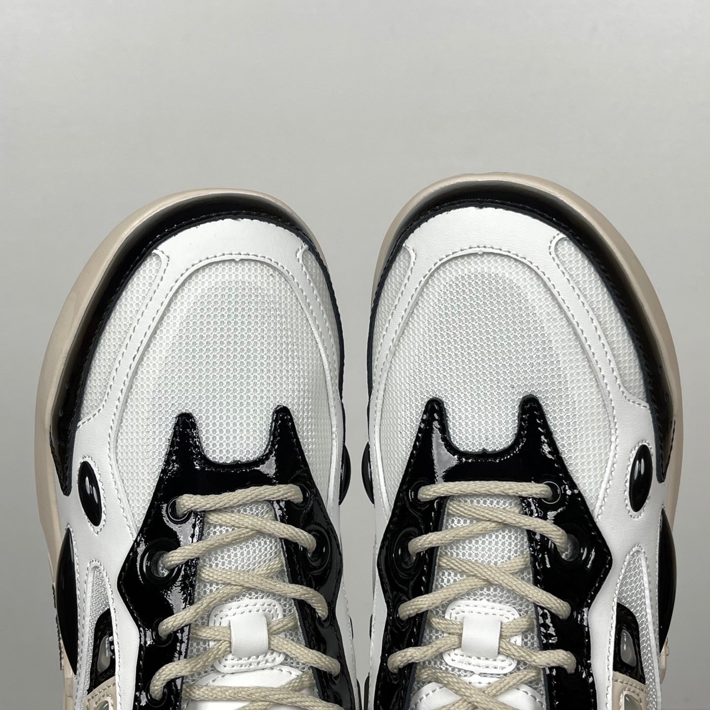 Cylon-21 White and Black