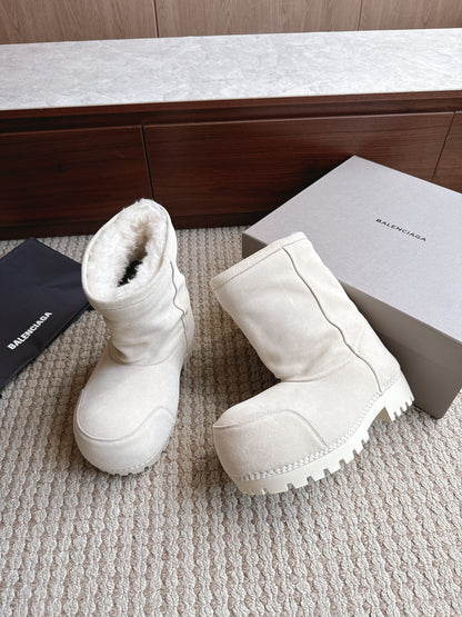 BLG Alaska Suede Boots White
