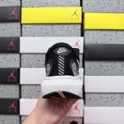 Nk Air Alphazoom Black/White