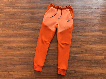 Conjunto Tech Fleece Laranja
