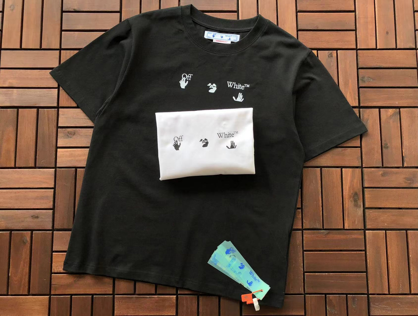 T-shirt Off