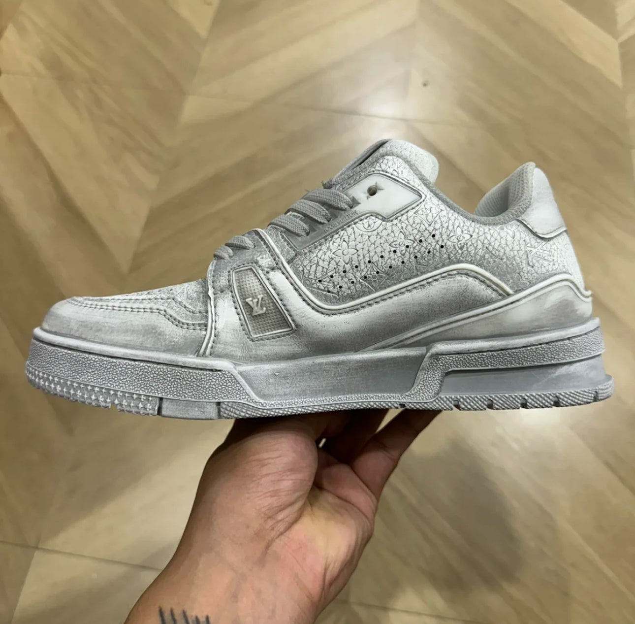 Louis Vuitton Trainer Grey Washed