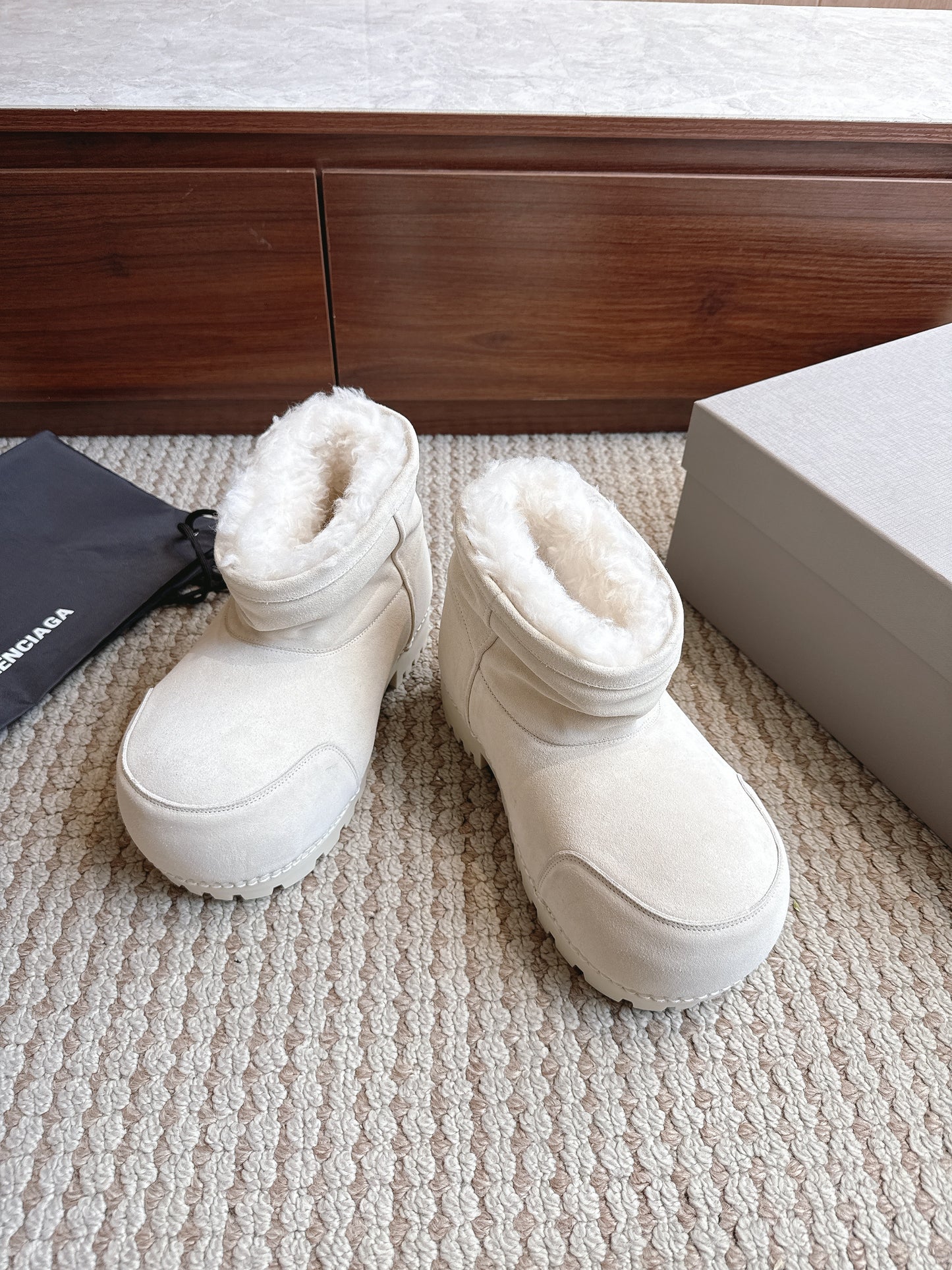 BLG Alaska Suede Boots White