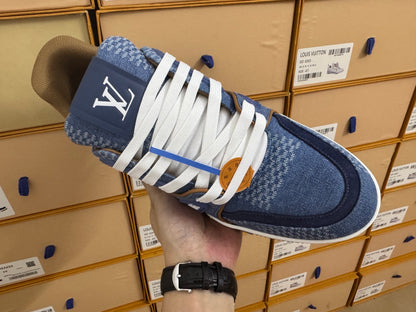 Trainer Blue