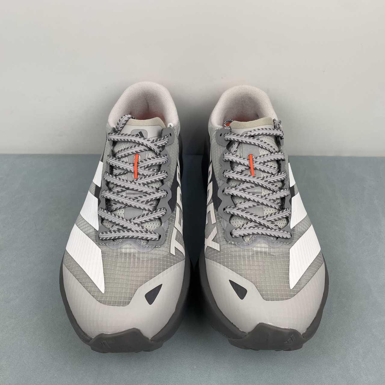 TERREX AGRAVIC TT Grey White