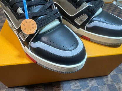 Trainer Grey and Black