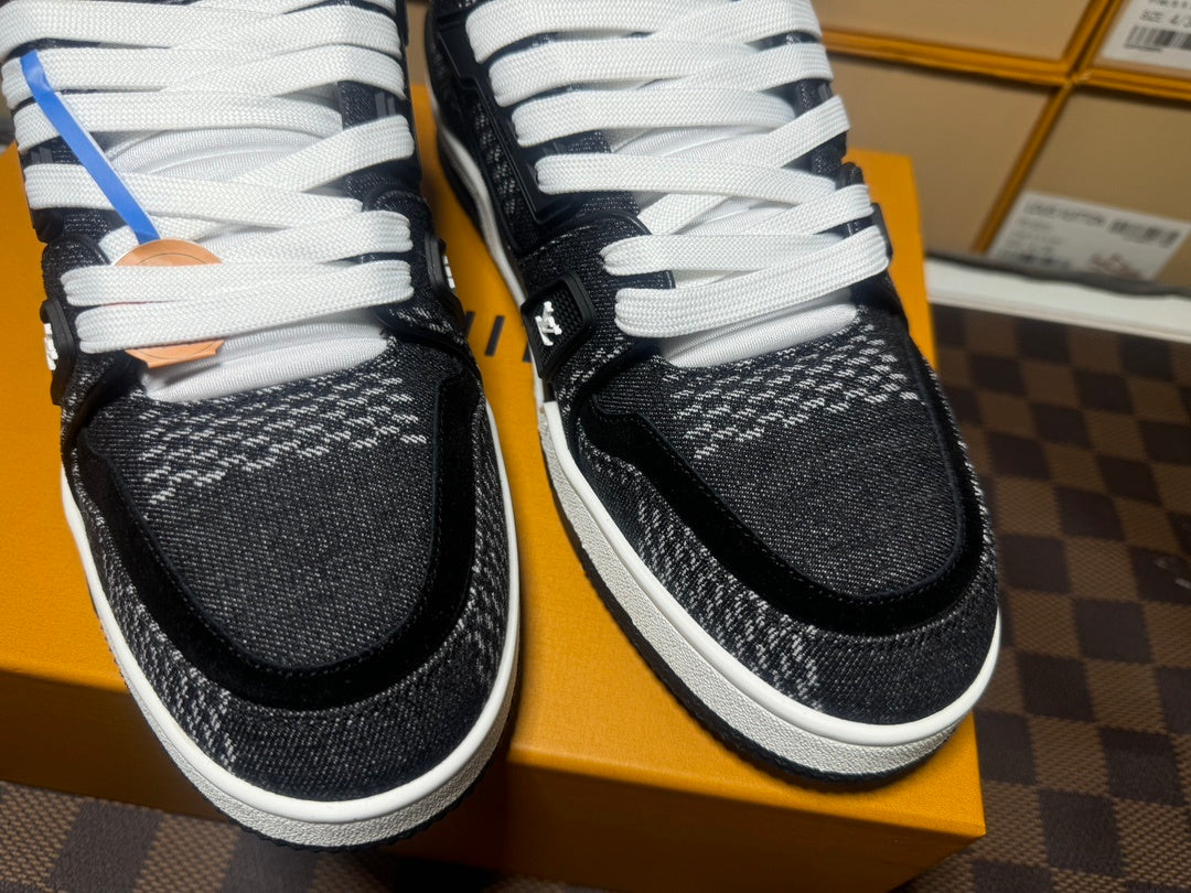 Trainer Black