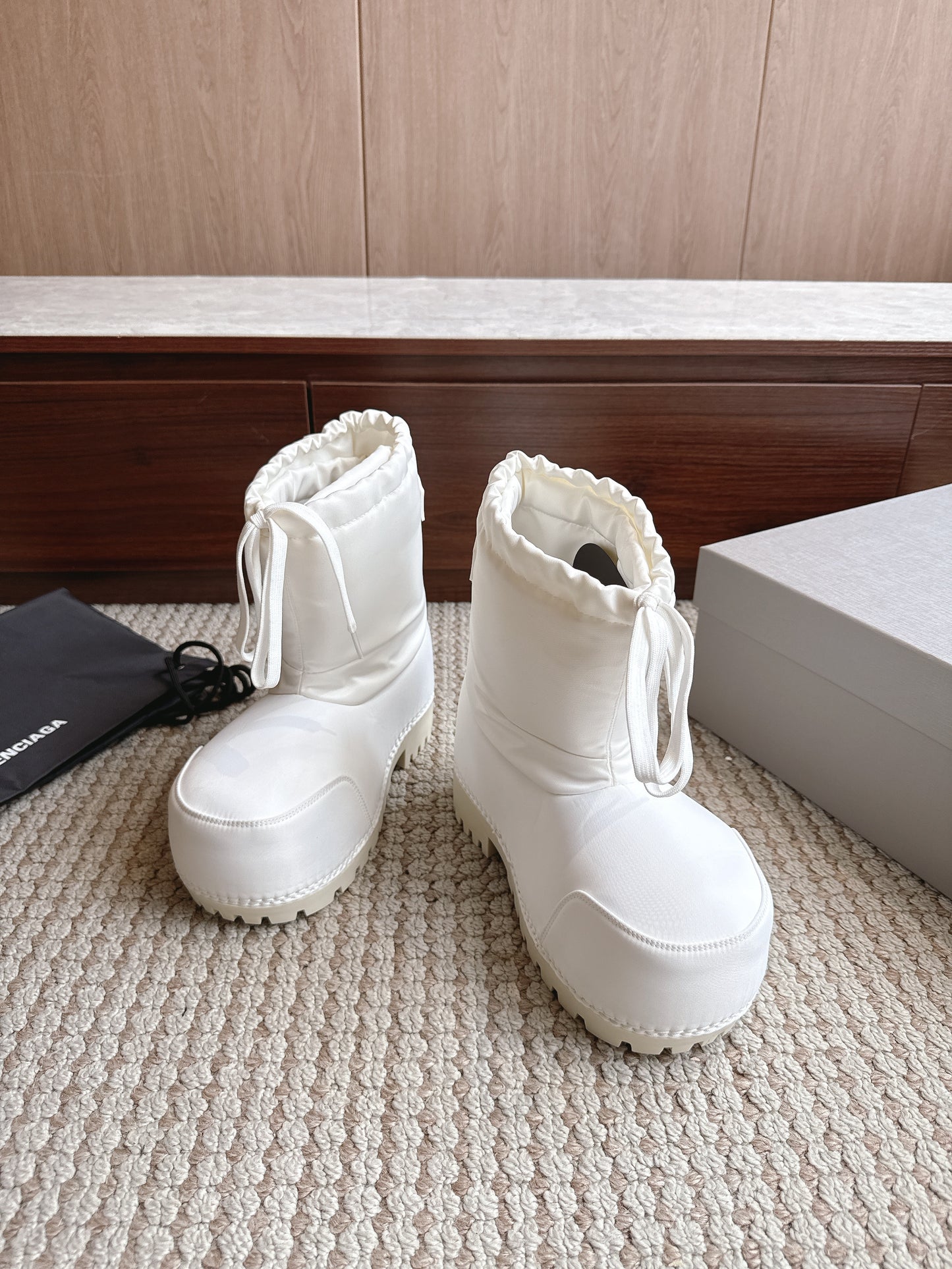 BLG Alaska Suede Boots Nylon White