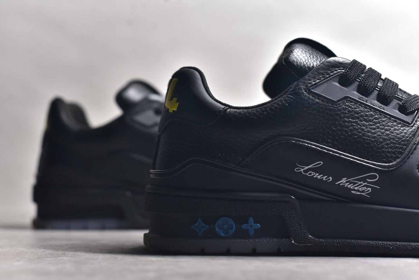 Trainer Black