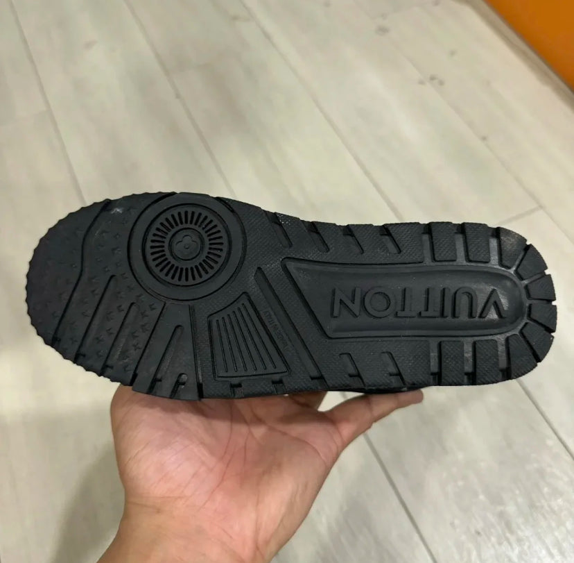 Louis Vuitton Trail Black