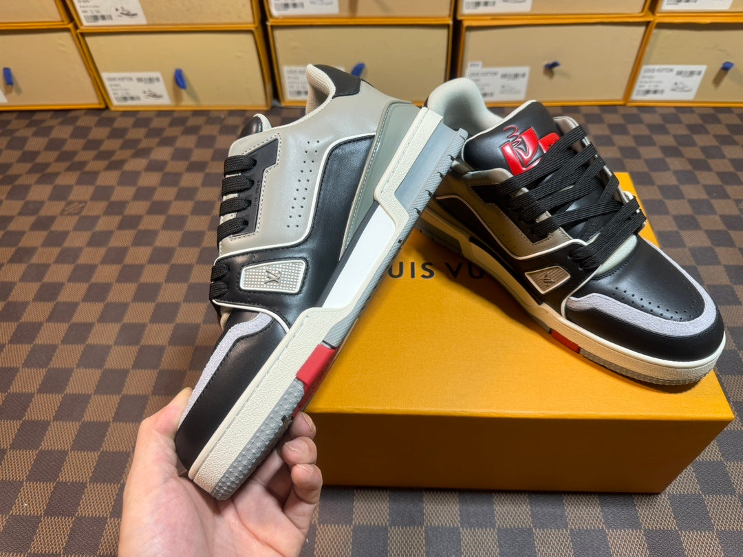 Trainer Grey and Black