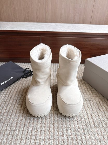 BLG Alaska Suede Boots White