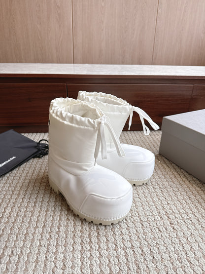 BLG Alaska Suede Boots Nylon White