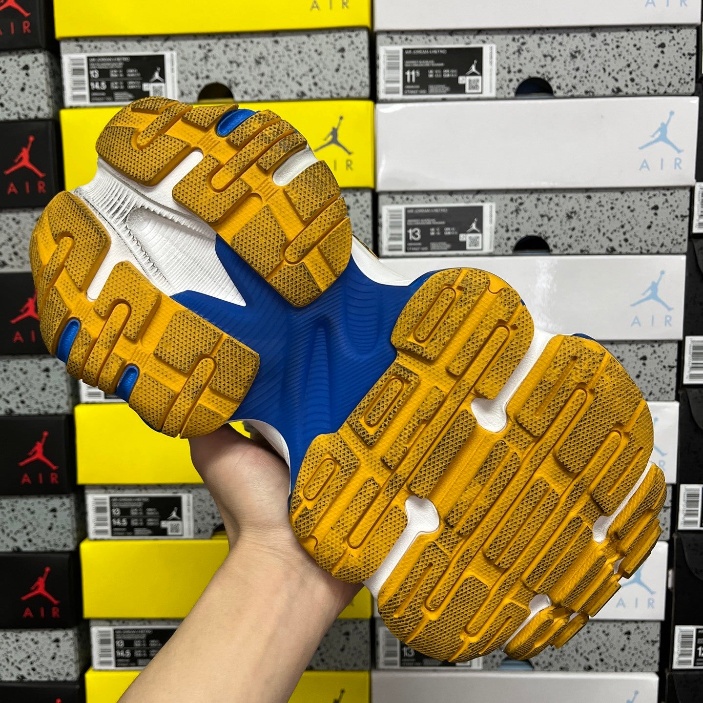 BLG Cargo White/Blue/Yellow/Grey