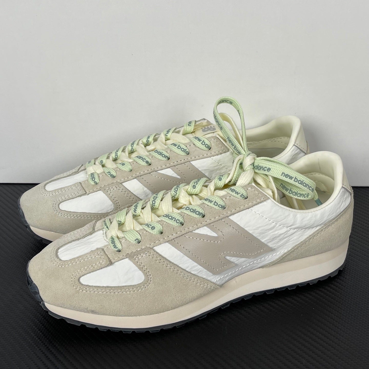 471 Bisque and Flat Taupe