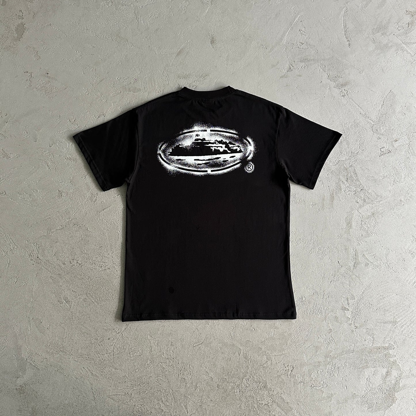 island stencil tee -black