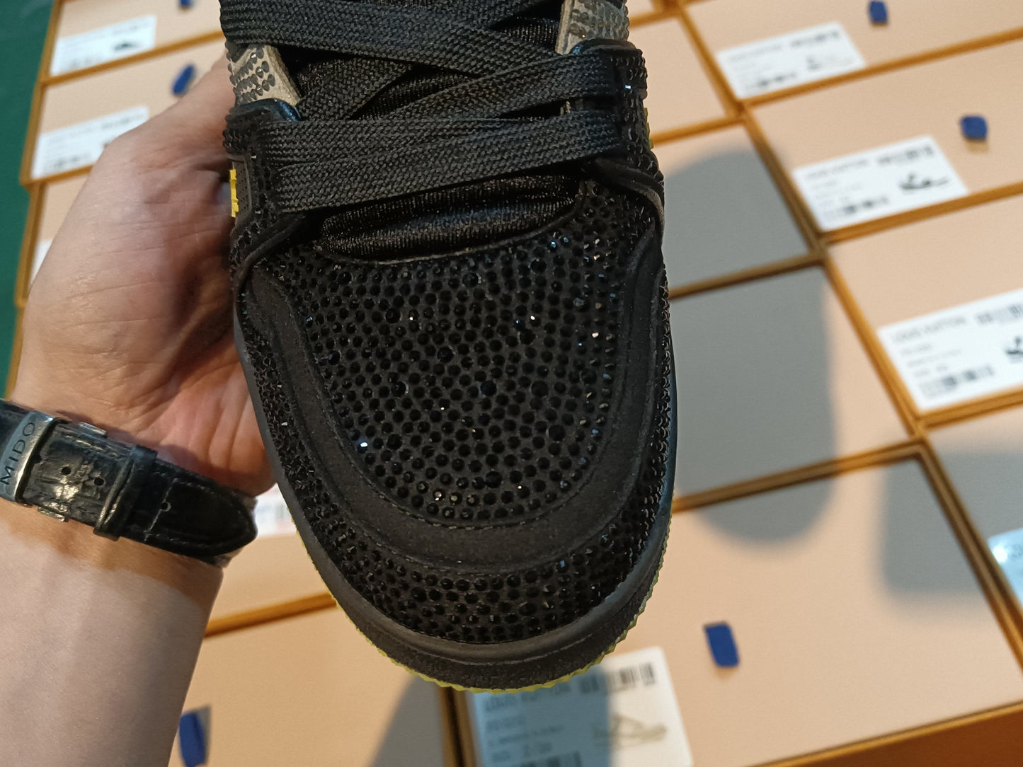 Trainer Silver and Black Crystal