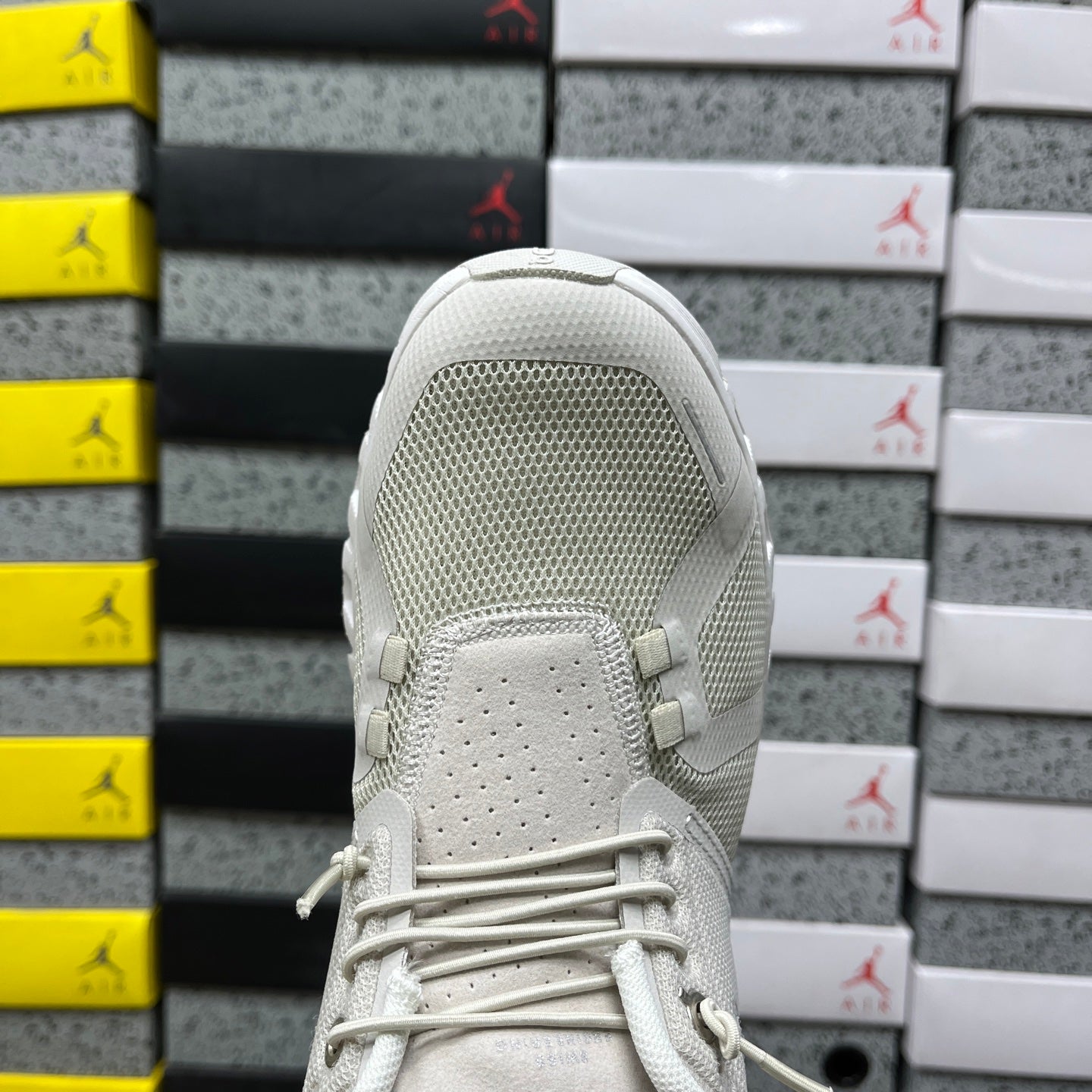 Cloud 5 Grey White
