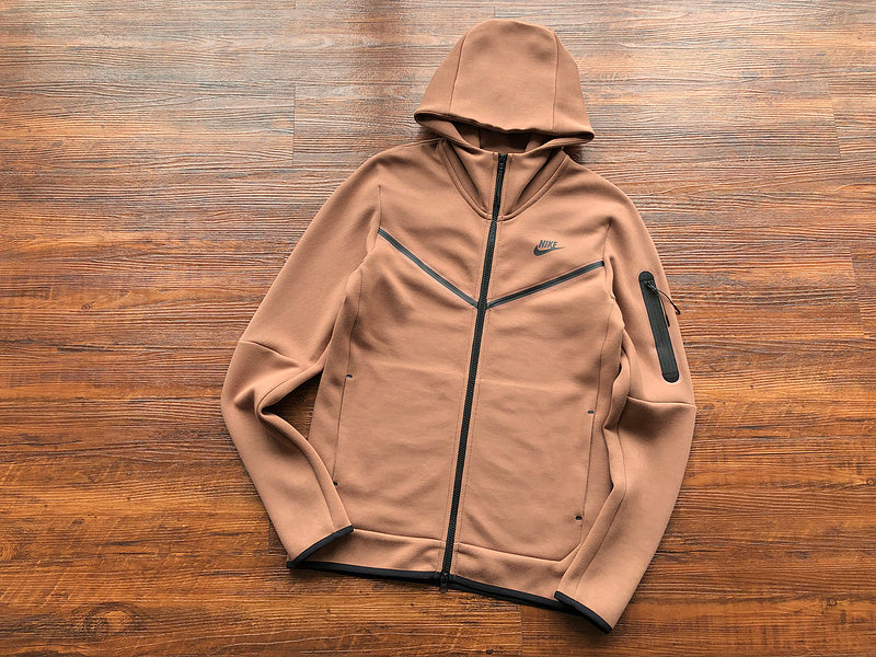 Conjunto Tech Fleece Castanho