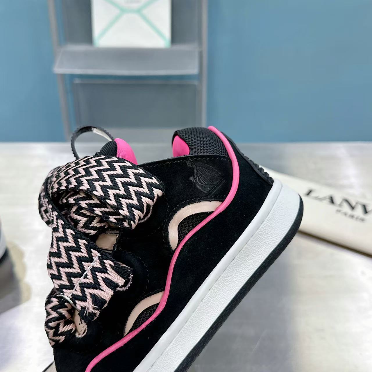 Curb Black