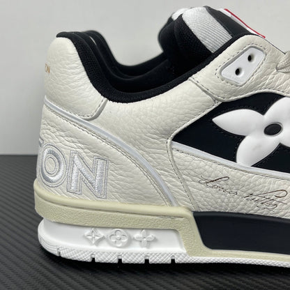 Trainer White and Black