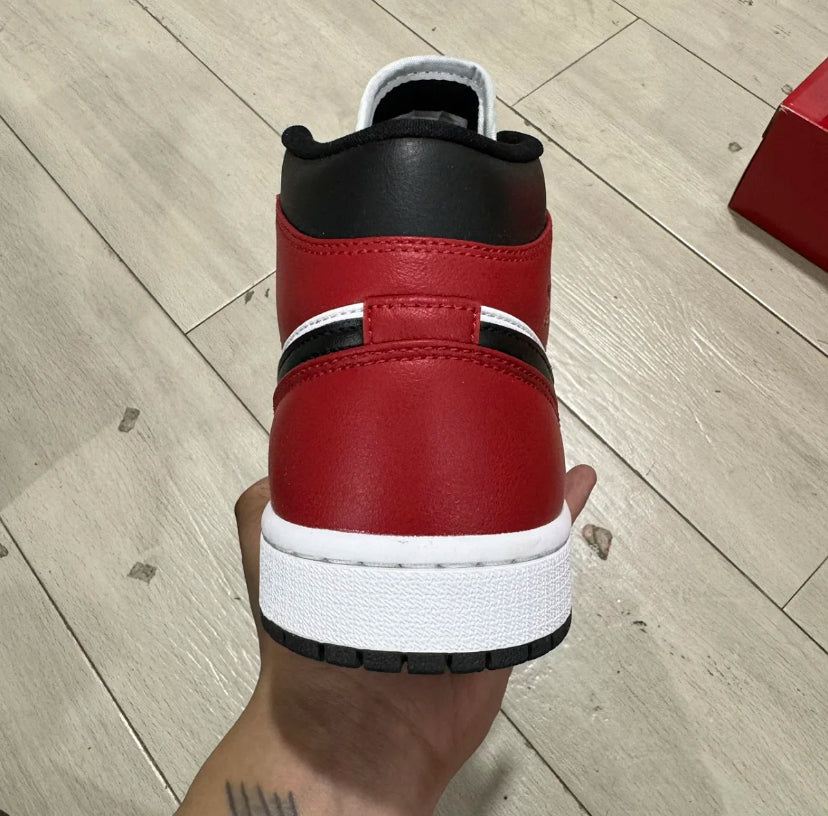 Air Jordan 1 Mid Chicago