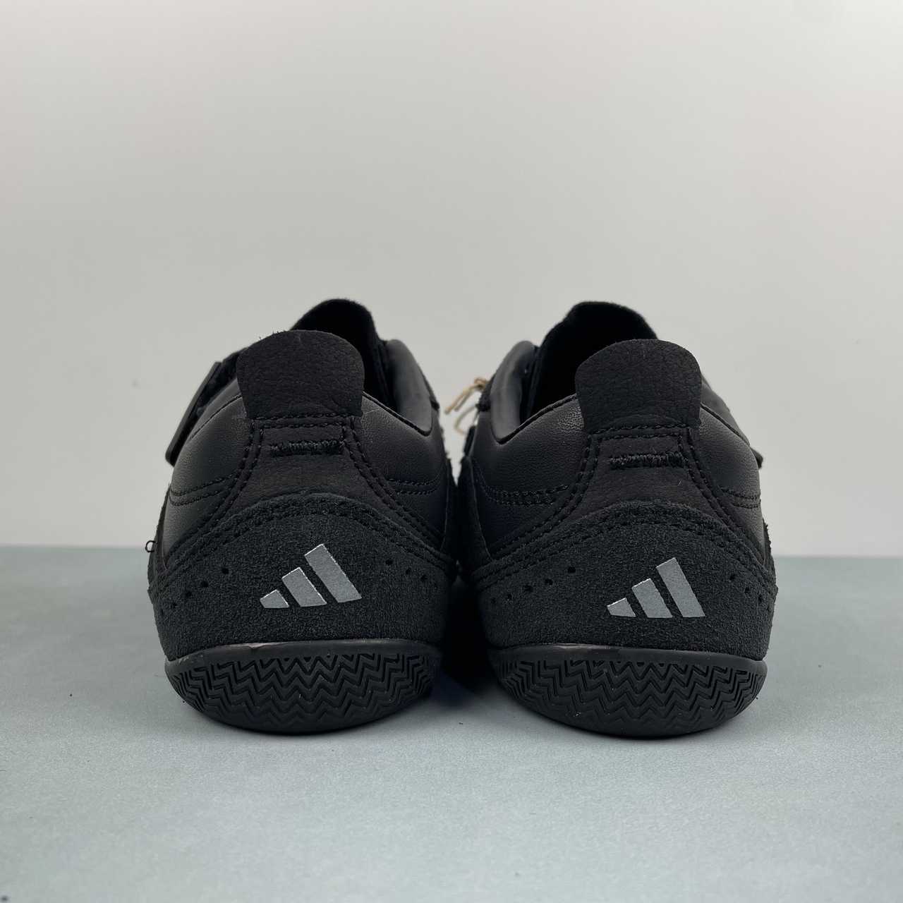 AD URBAN REVERIE All Black