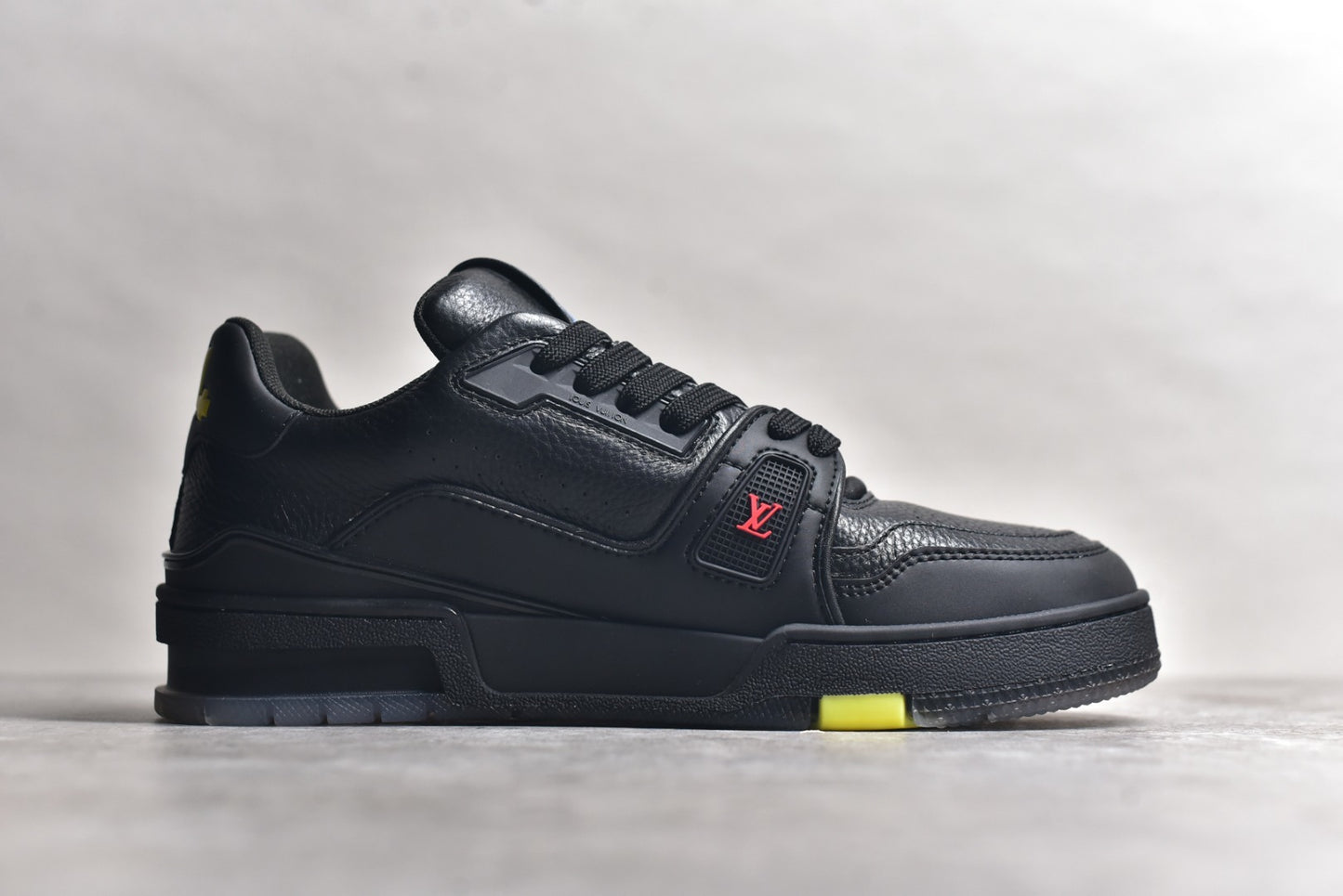 Trainer Black