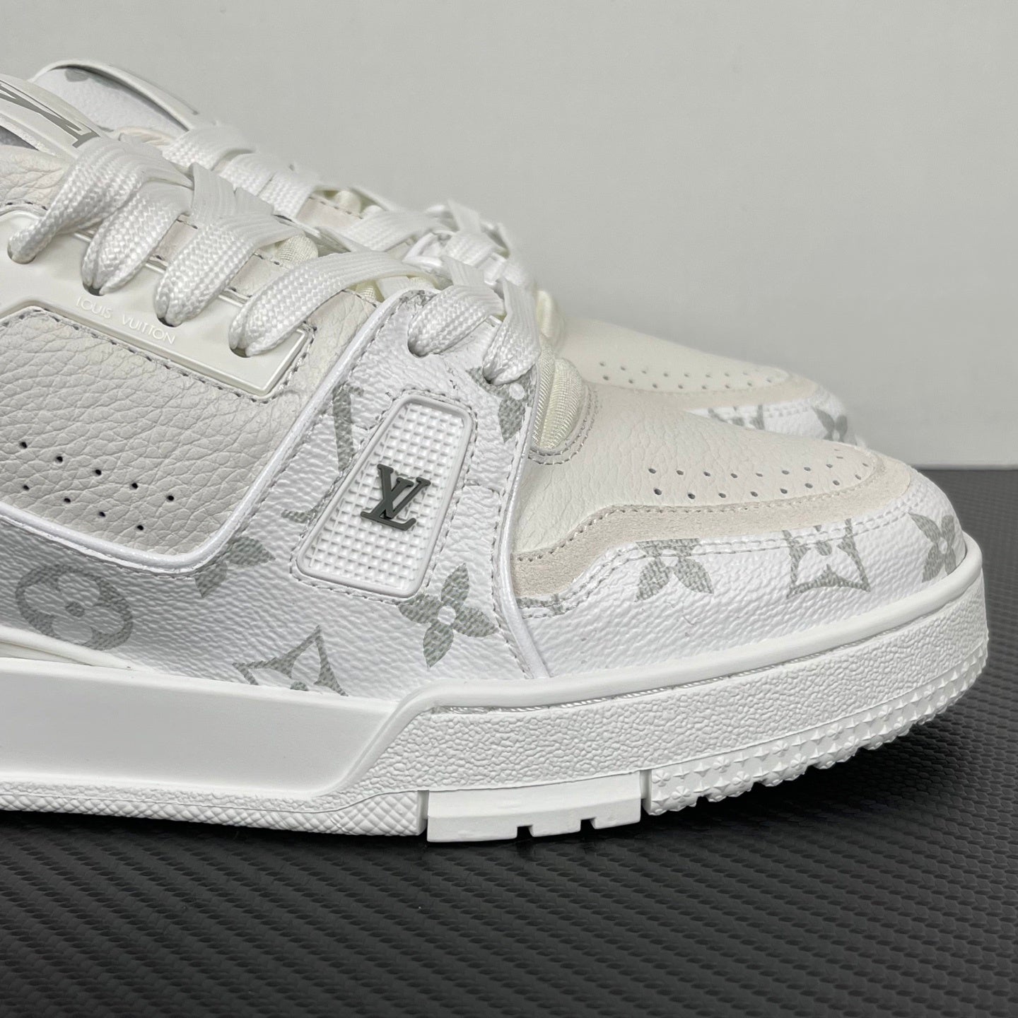 Trainer White