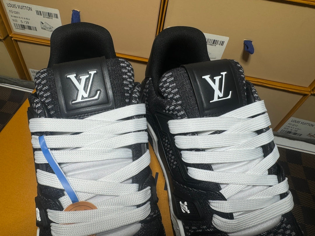 Trainer Black