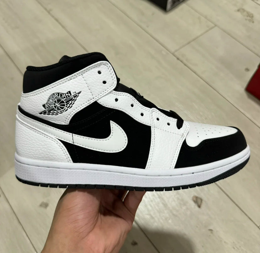 Air Jordan 1 Mid Reverse Panda