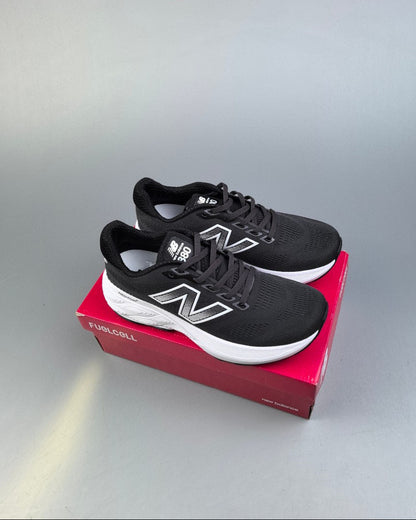880 Fresh Foam X Vongo Black and White