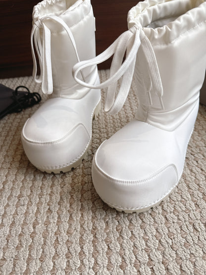 BLG Alaska Suede Boots Nylon White