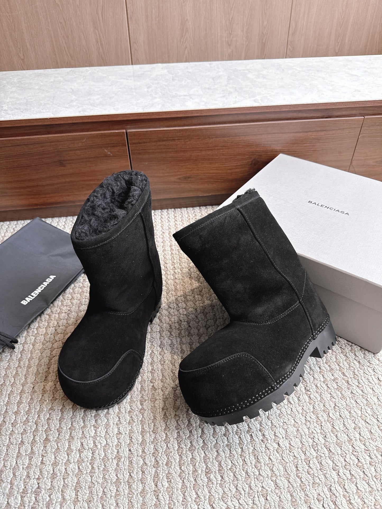 BLG Alaska Suede Boots Black