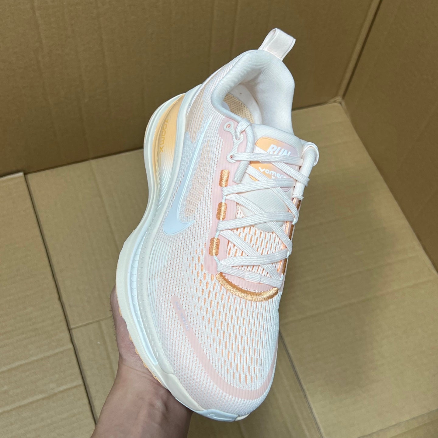 Vomero 18 Guava Ice/Orange Chalk