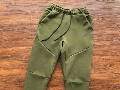 Conjunto Tech Fleece Verde