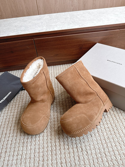 BLG Alaska Suede Boots