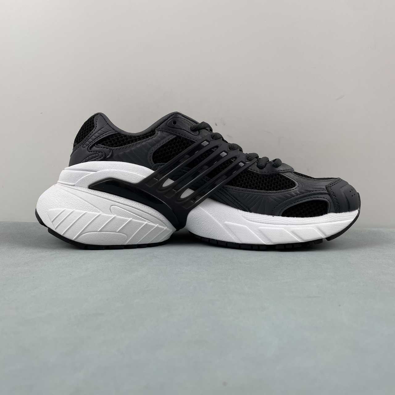 AD Adistar XLG Black White