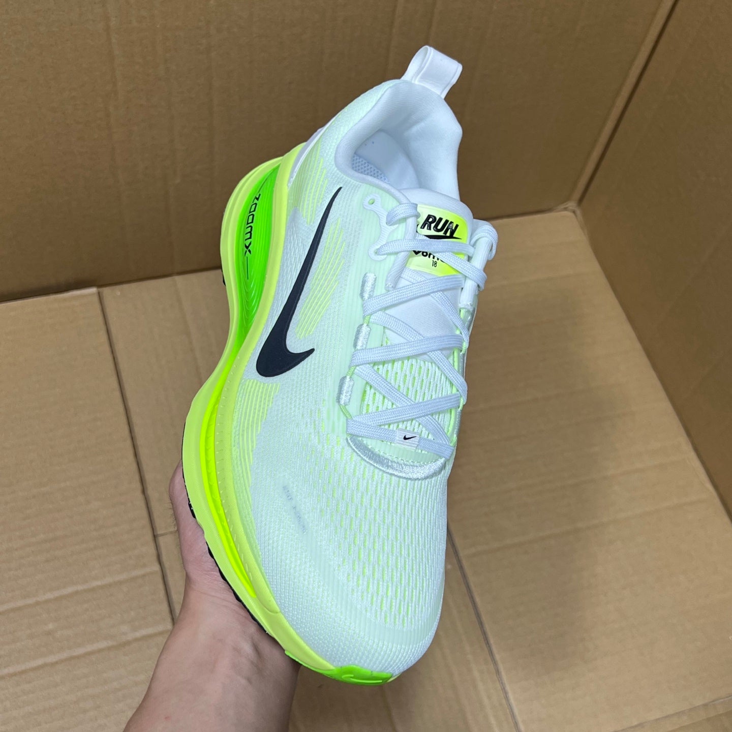 Vomero 18 White/Yellow/Green