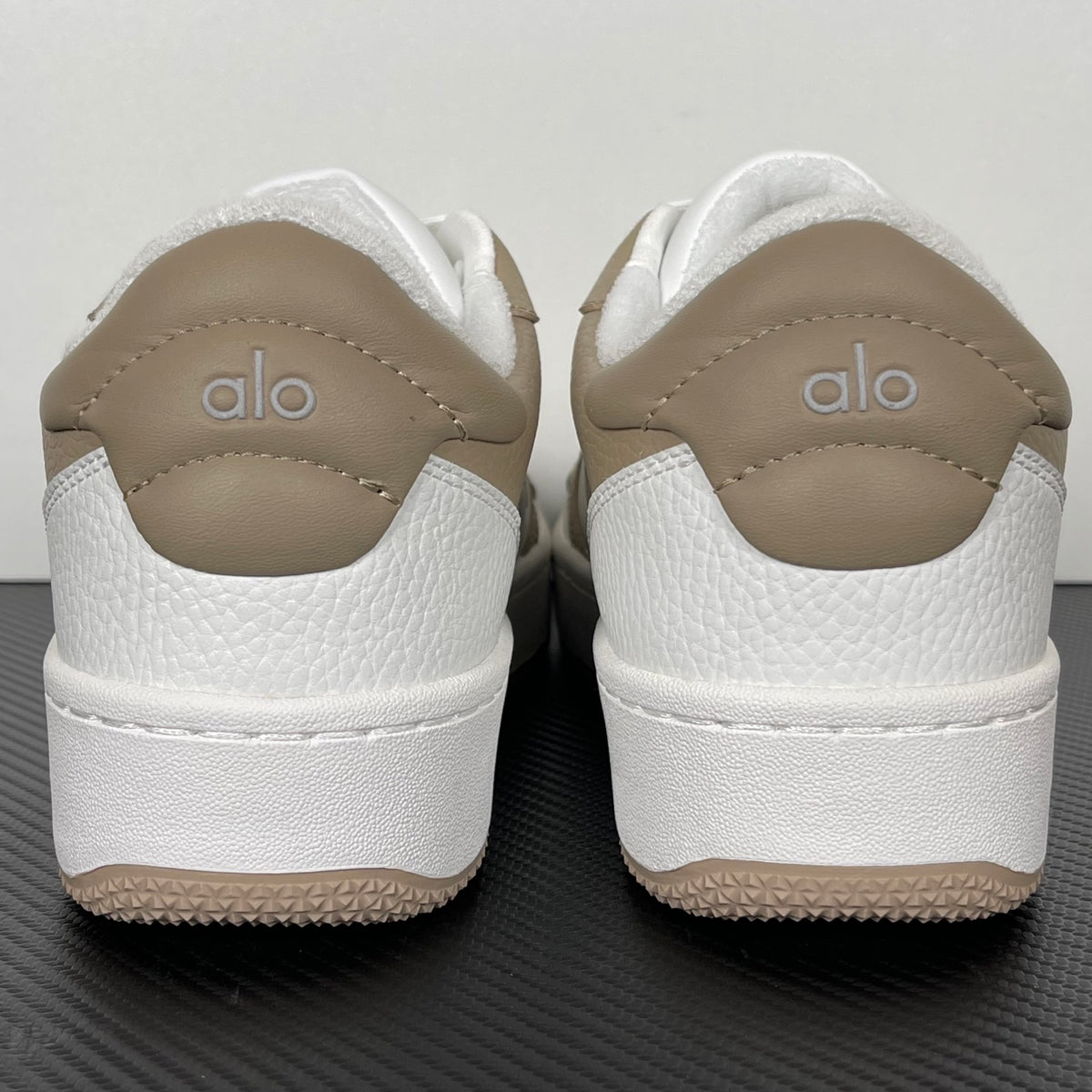 Sapatilhas Alo Bege White