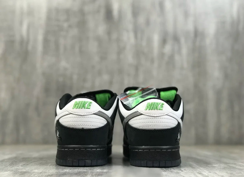 SB Dunk Low "Panda Pigeon"