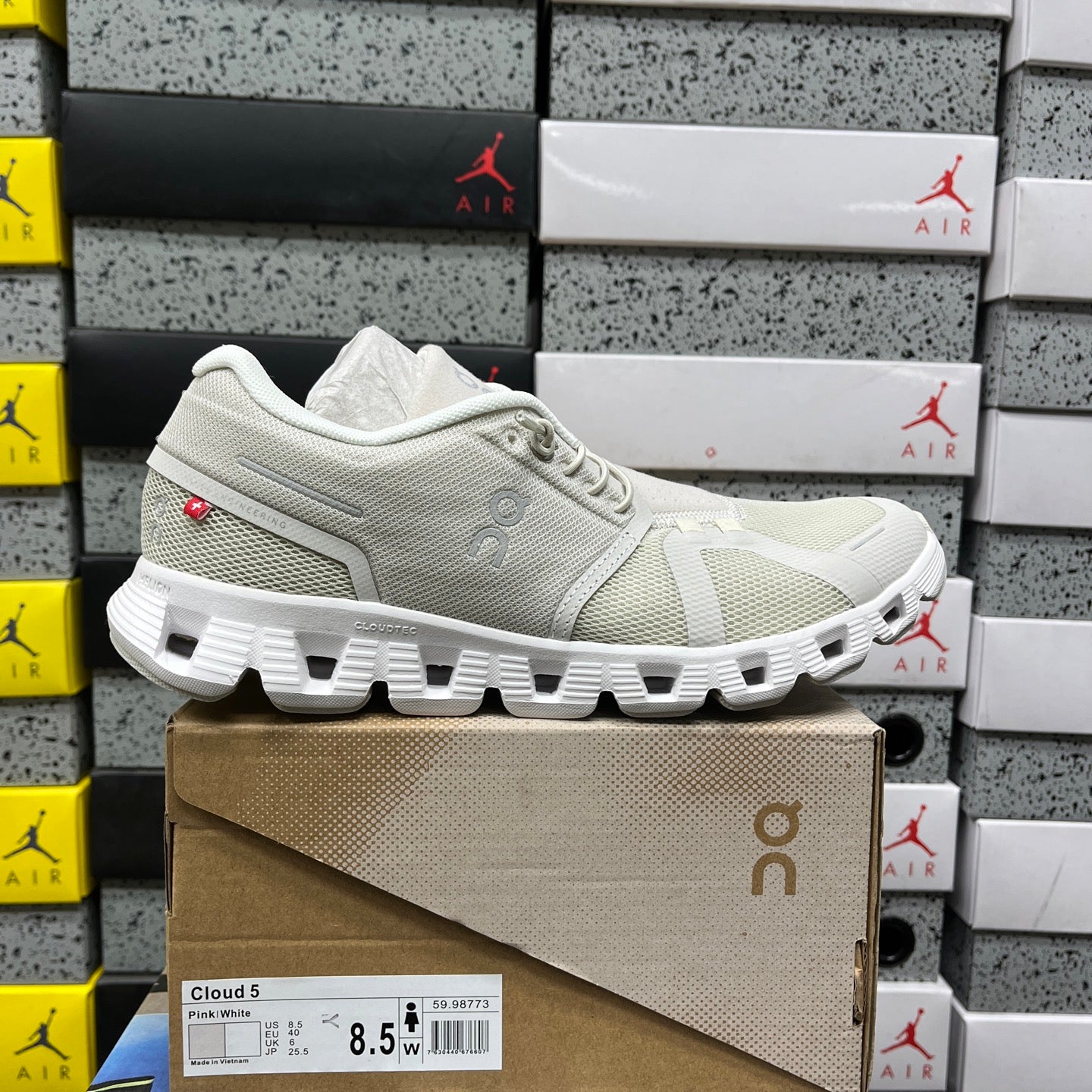 Cloud 5 Grey White