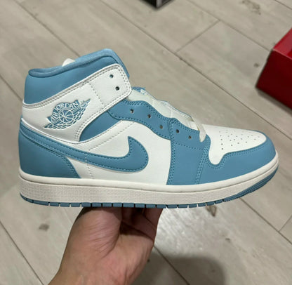 Air Jordan 1 Mid UNC