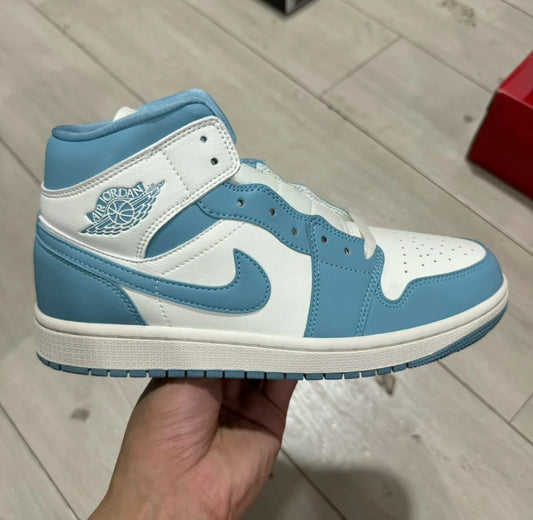 Air Jordan 1 Mid UNC