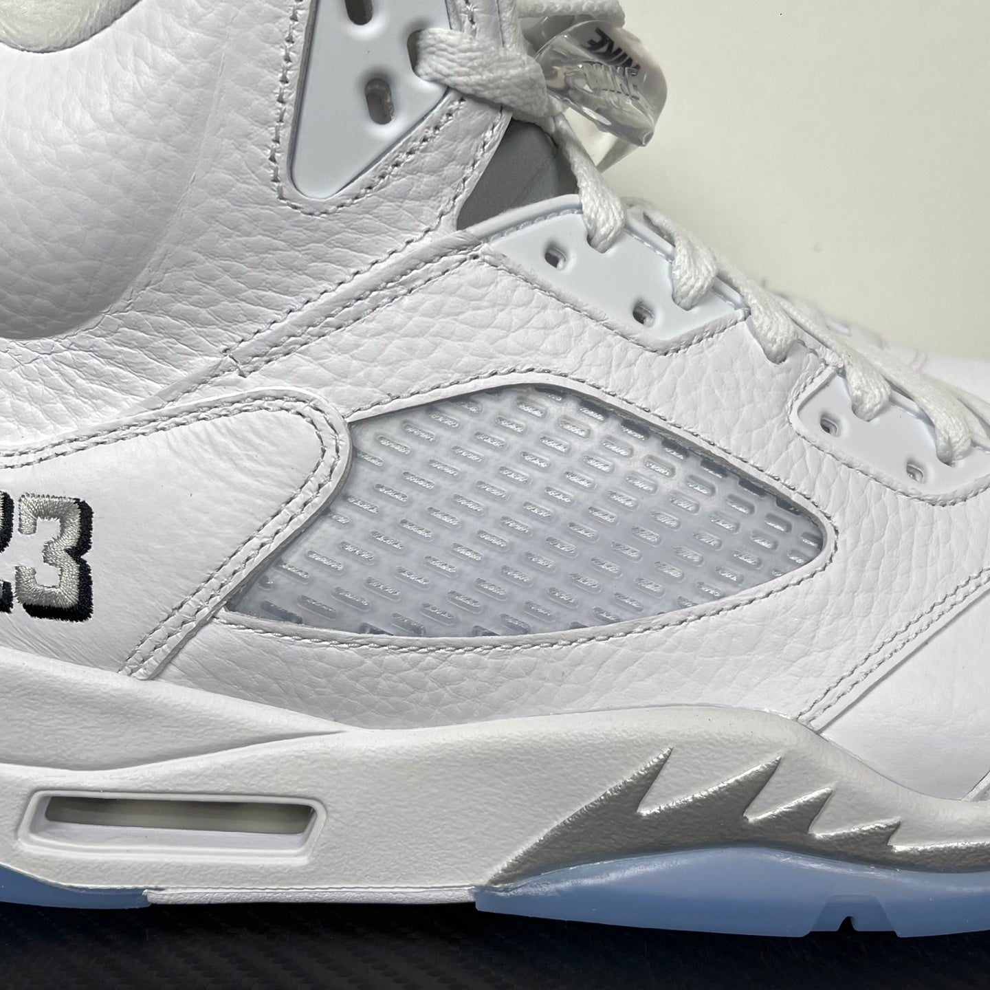 AJ5 White Metallic