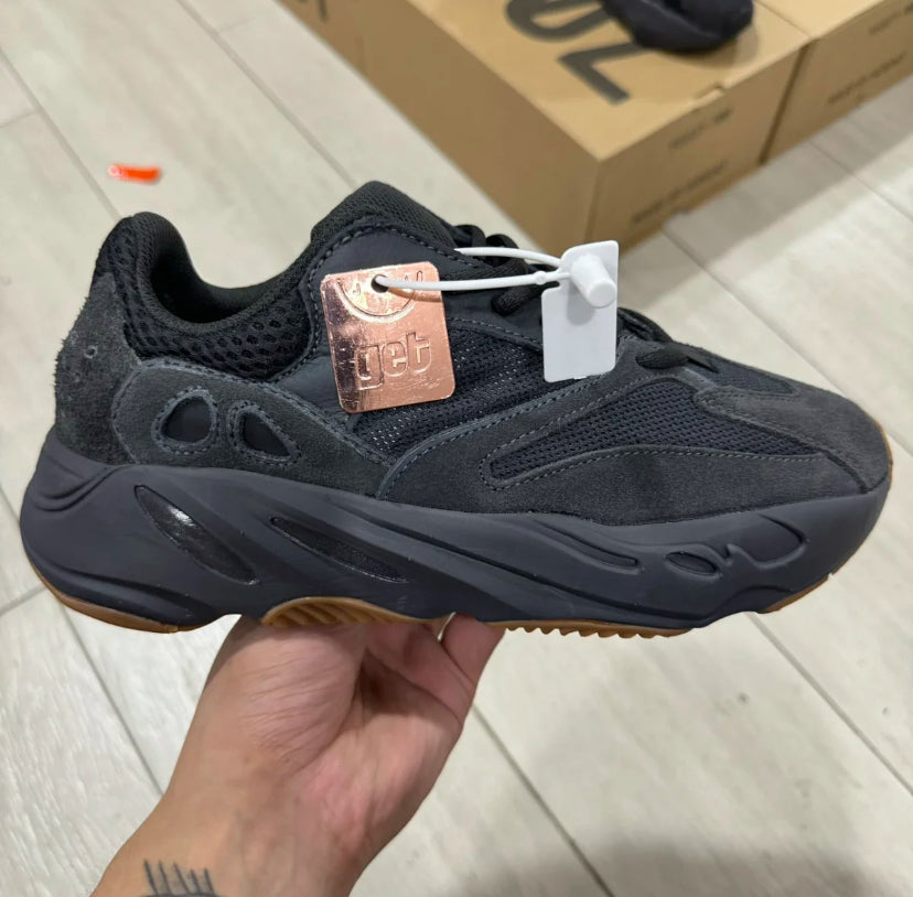 Yeezy 700 Utility Black