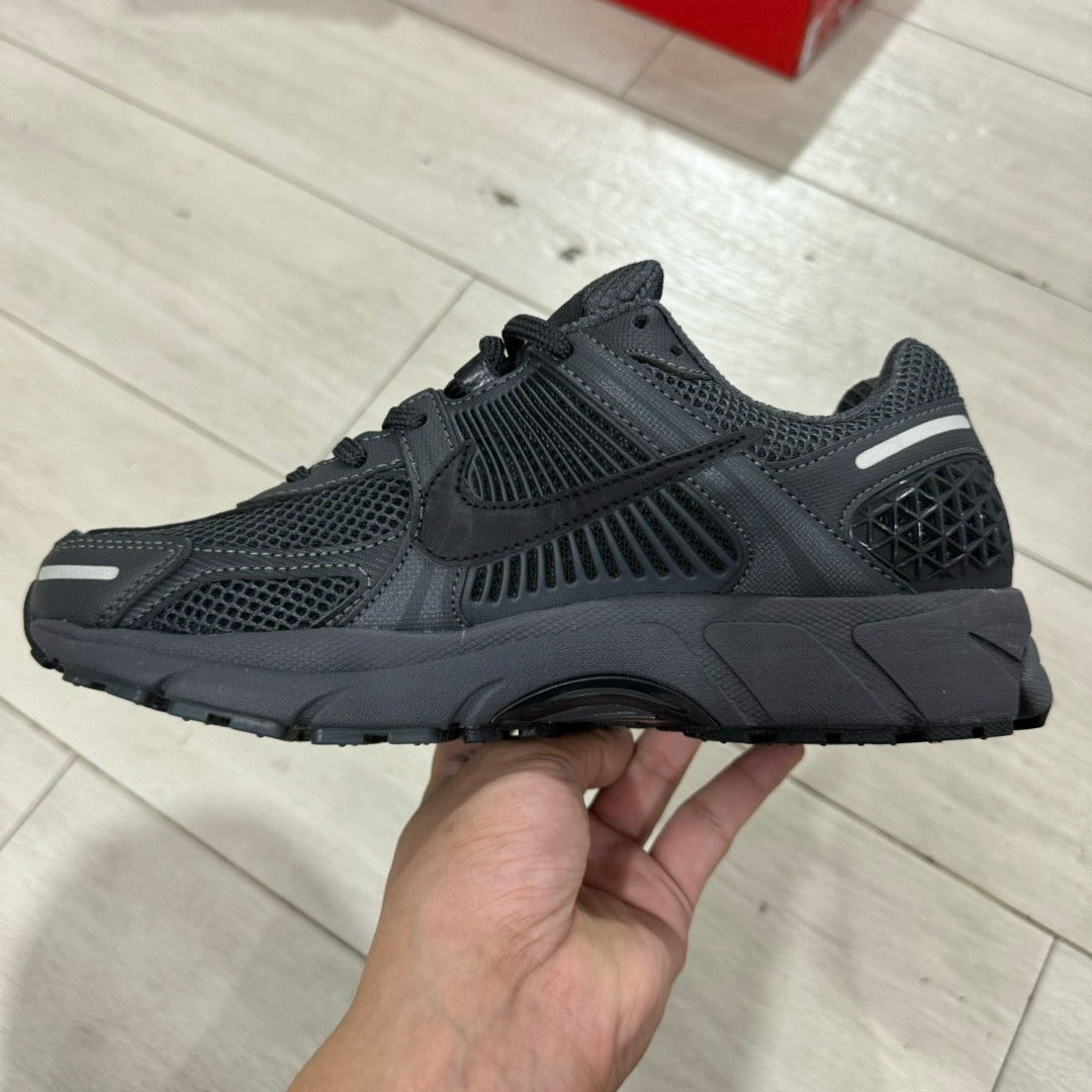 Air Zoom Vomero 5 Black