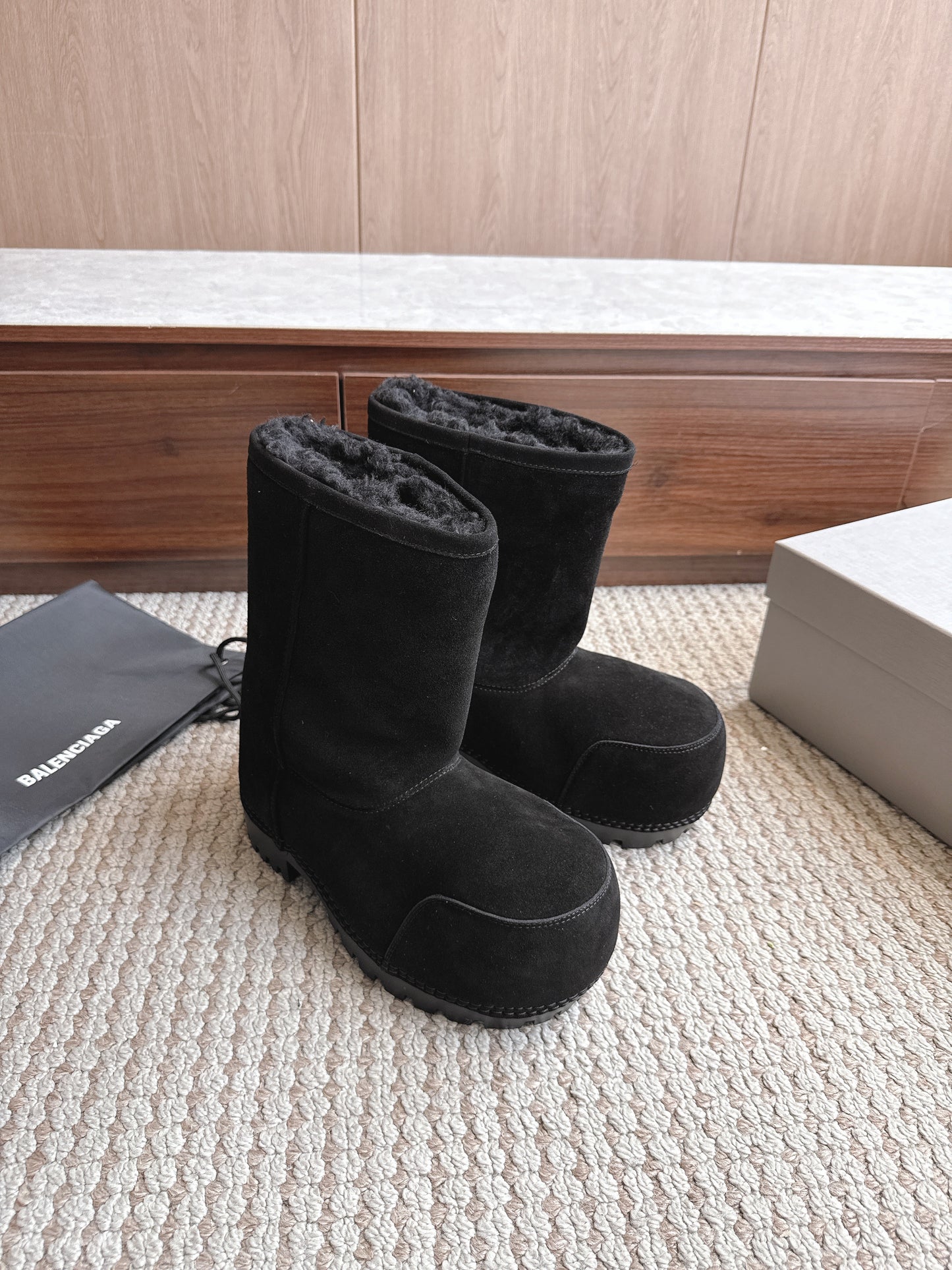 BLG Alaska Suede Boots Black