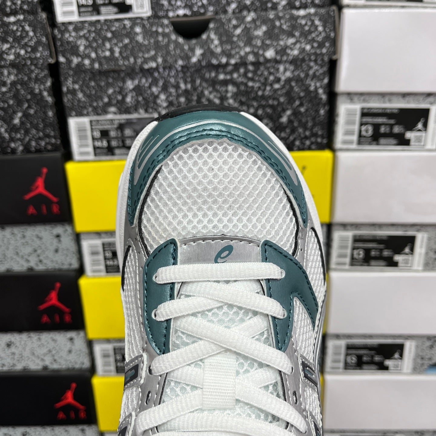 Gel-1130 White/Dark Neptune