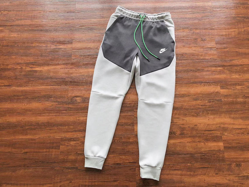 Conjunto Tech Fleece Cinza